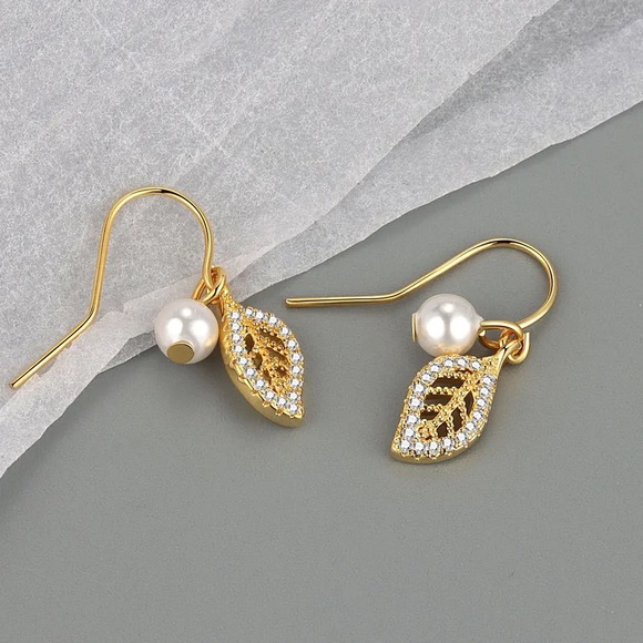 ◾️925 Sterling Silver Leaf Pearl Earrings - Picture 2 of 6